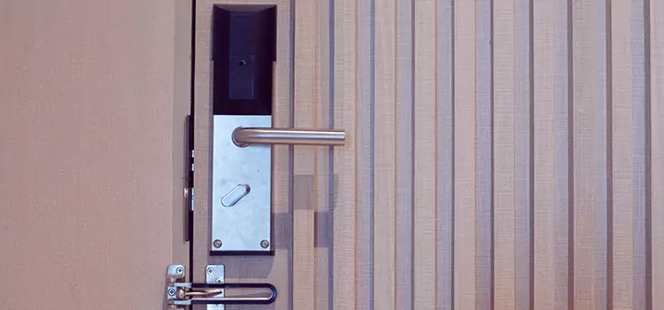 Installing a Maglock Lomita
